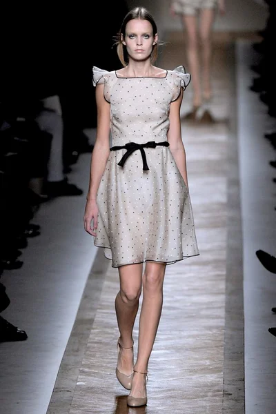 Look 3